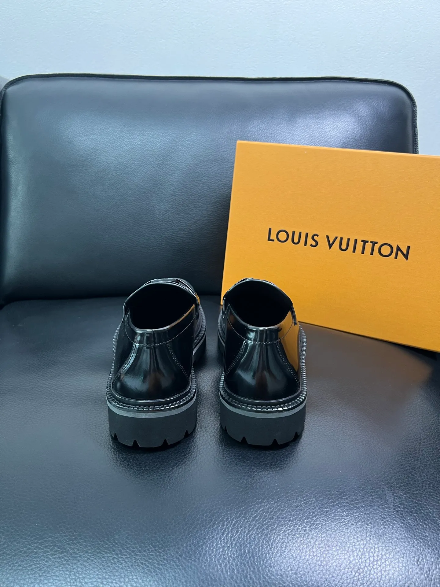 Men's shoes 💰780 Lv top purchasing Louis Vuitton leather shoes counter synchronization, uppers imported from Italy, imported water-dyed cowhide lining, soles: original soles specially provided by the original factory, original factory follow-up goods, high quality, welcome to compare, code number 38-44 (customized 45) 85842